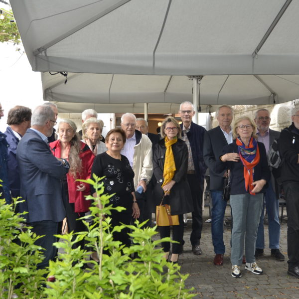 Sur la terrasse du café Papo, le groupe s’est étoffé 